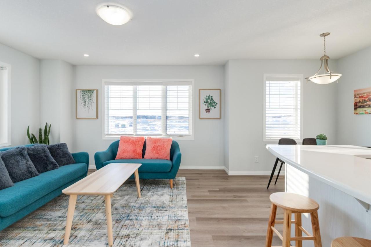 New Home With Ac, Patio And Netflix Calgary Exterior photo